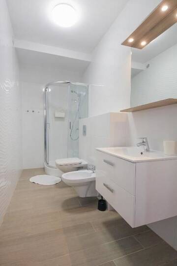 Фото номера Четырехместный номер с балконом Курортные отели Family-Holiday Spa&amp;Resort г. Дзивнувек 7