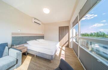 Фото номера Номер-студио с видом на озеро Курортные отели Family-Holiday Spa&amp;Resort г. Дзивнувек 7