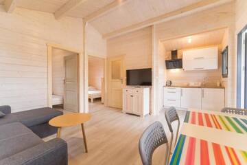 Фото номера Шале с двумя спальнями Курортные отели Family-Holiday Spa&amp;Resort г. Дзивнувек 5