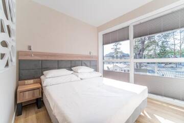 Фото номера Четырехместный номер с балконом Курортные отели Family-Holiday Spa&amp;Resort г. Дзивнувек 2