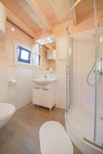 Фото номера Шале с двумя спальнями Курортные отели Family-Holiday Spa&amp;Resort г. Дзивнувек 8