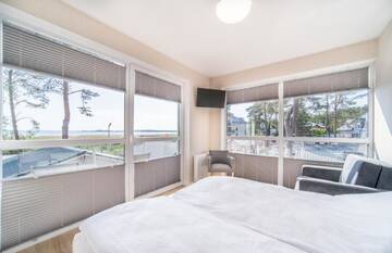 Фото номера Номер-студио с видом на озеро Курортные отели Family-Holiday Spa&amp;Resort г. Дзивнувек 6